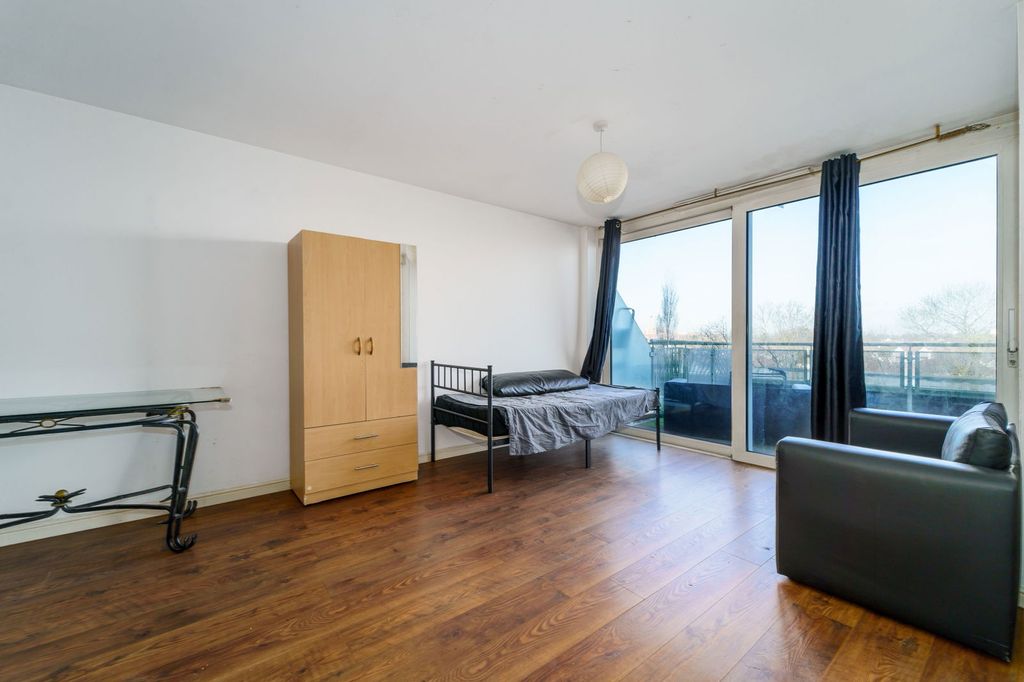 Property photo 3 of 9