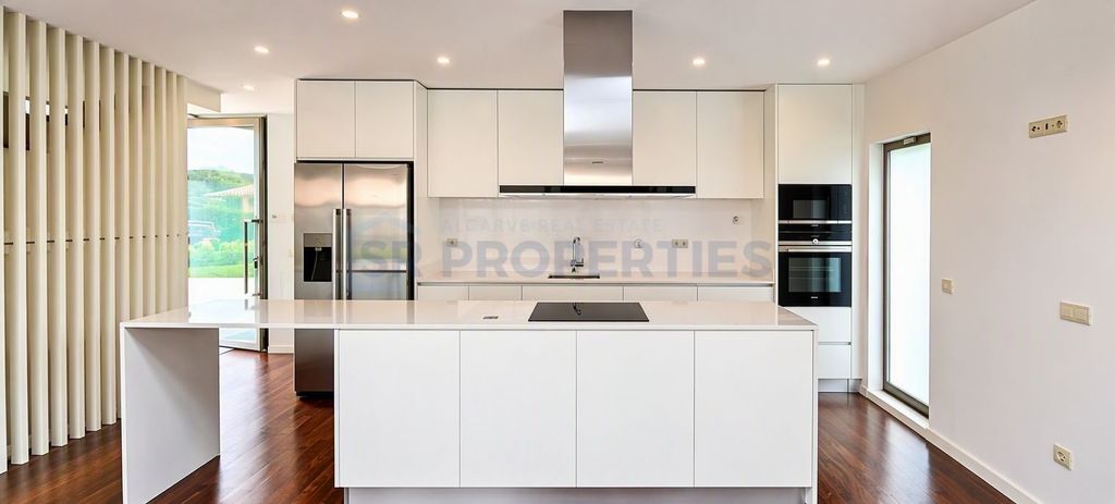 Property photo 3 of 32