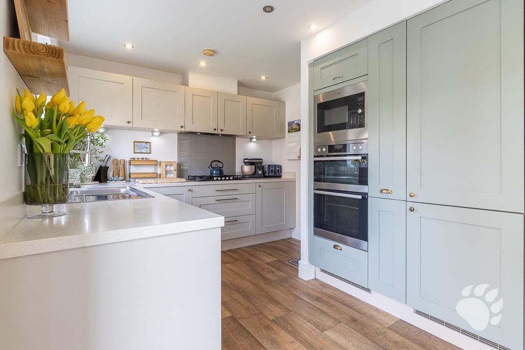 Property photo 3 of 22 Kitchen