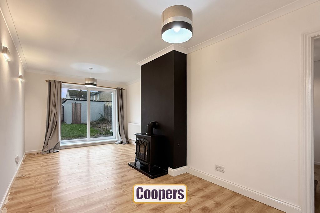 Property photo 3 of 15 Lounge