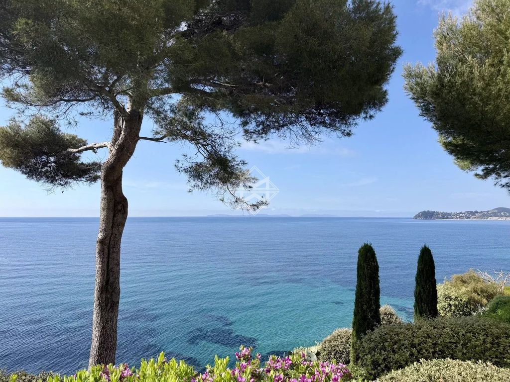 Property photo 1 of 1 A Truly Exceptional Location For This Genuine Waterfront Property In La Croix-Valmer.