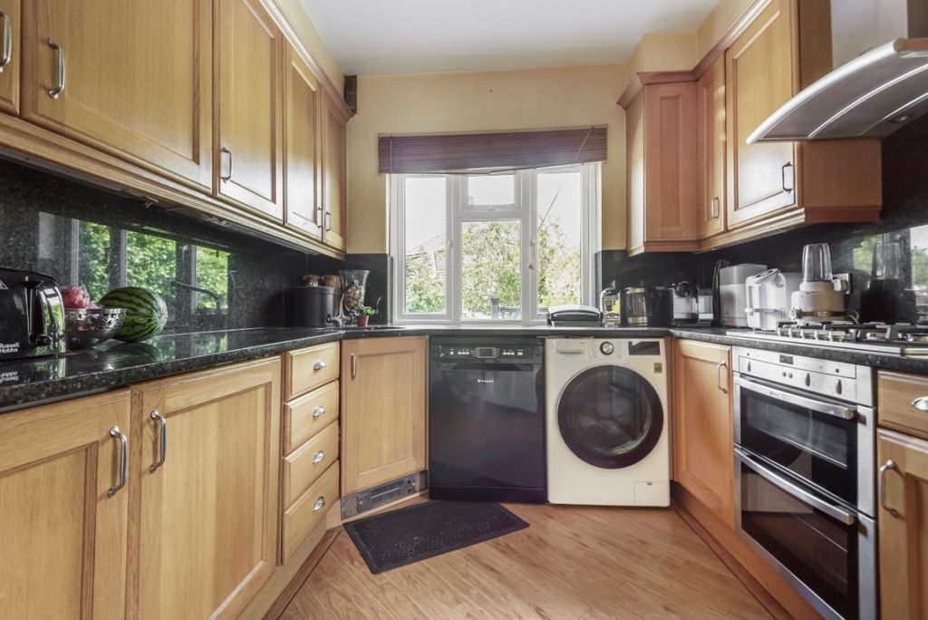 Property photo 2 of 7 869720 (3)