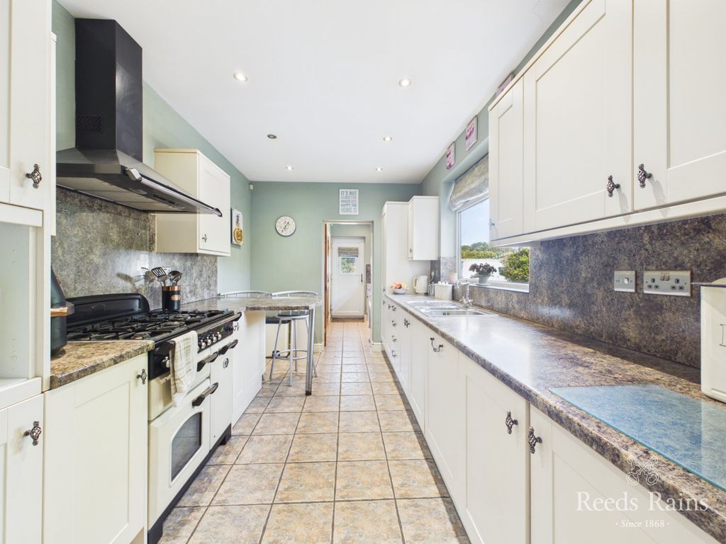 Property photo 3 of 30 Breakfast Kitchen