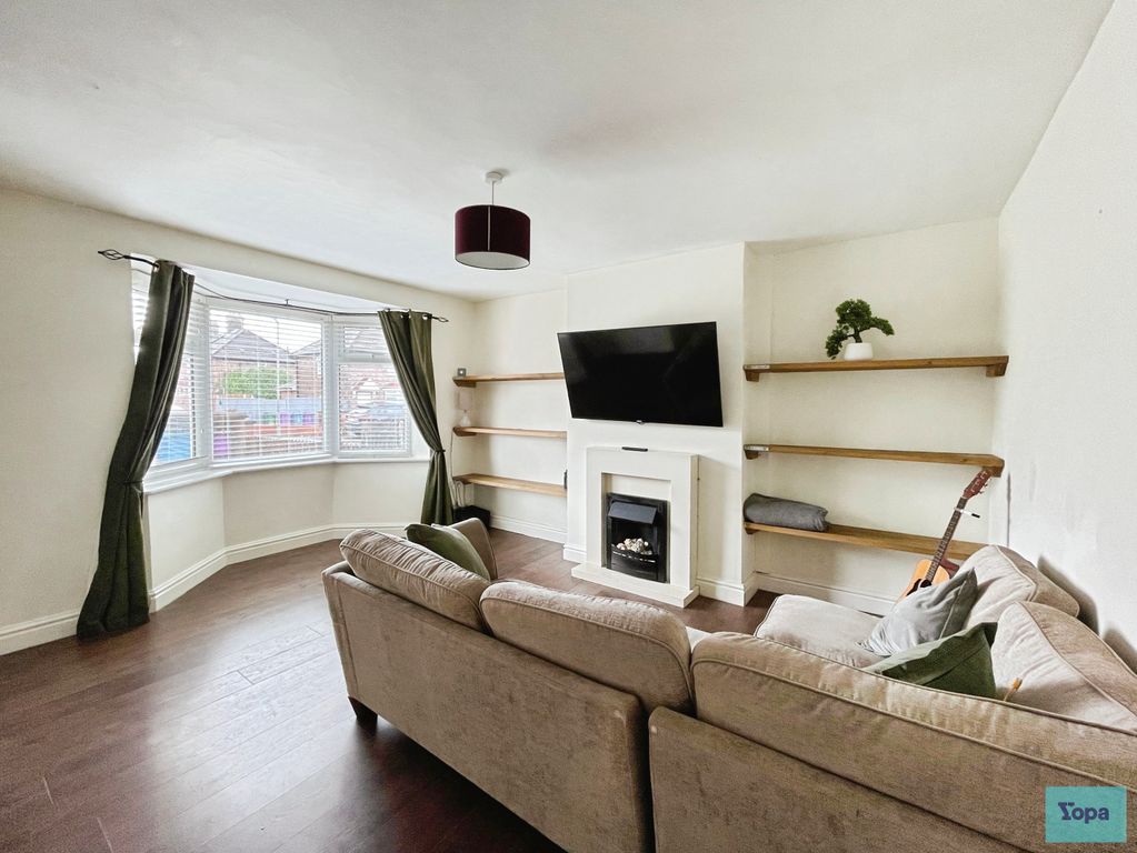 Property photo 2 of 14 8