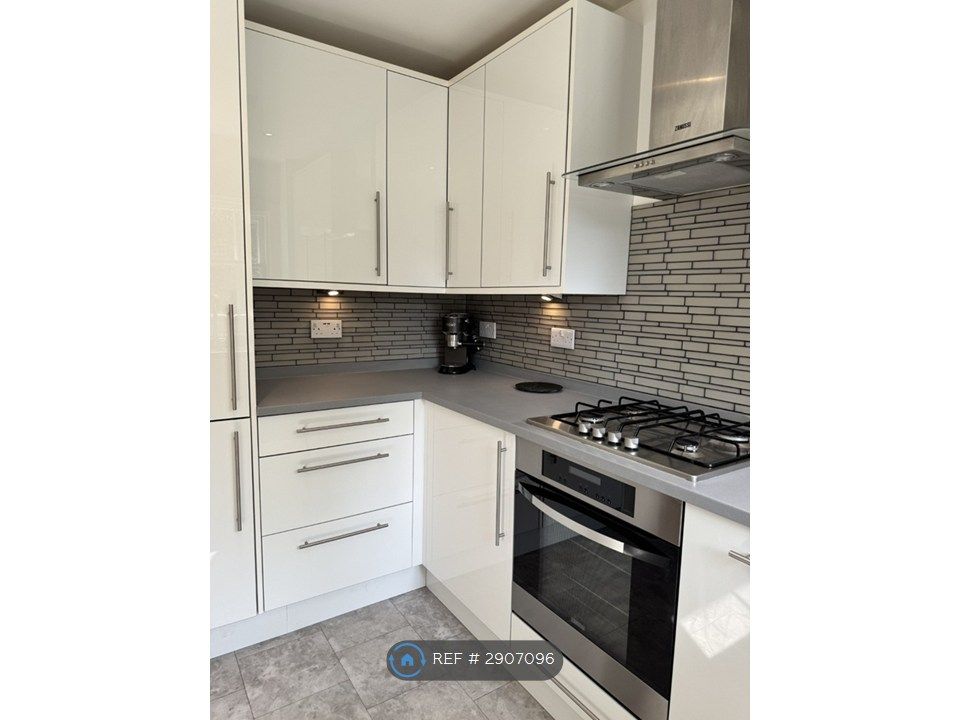 Property photo 3 of 10 Kitchen