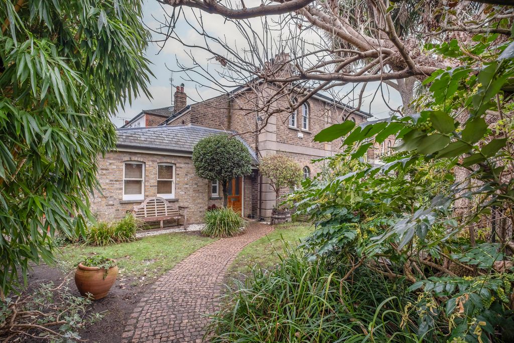 Property photo 1 of 15 External