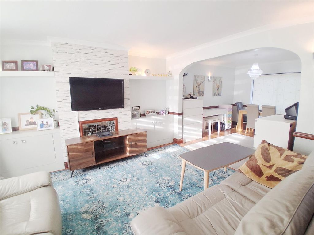 Property photo 2 of 25