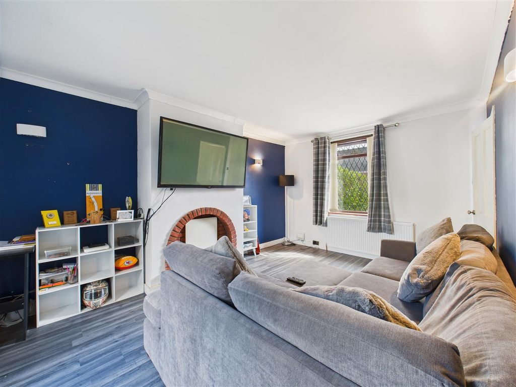 Property photo 3 of 13 Lounge