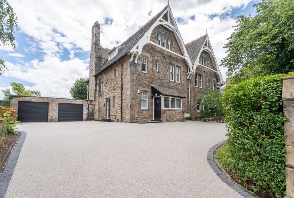 Property photo 2 of 37