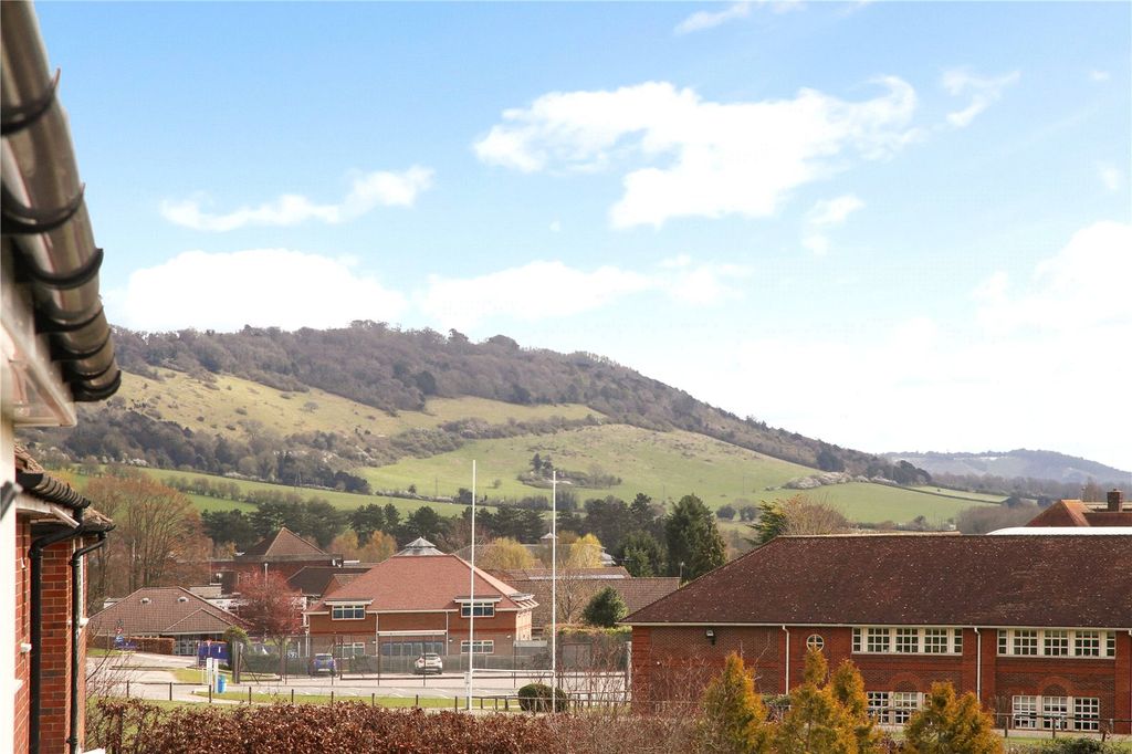 Property photo 3 of 13 Box Hill