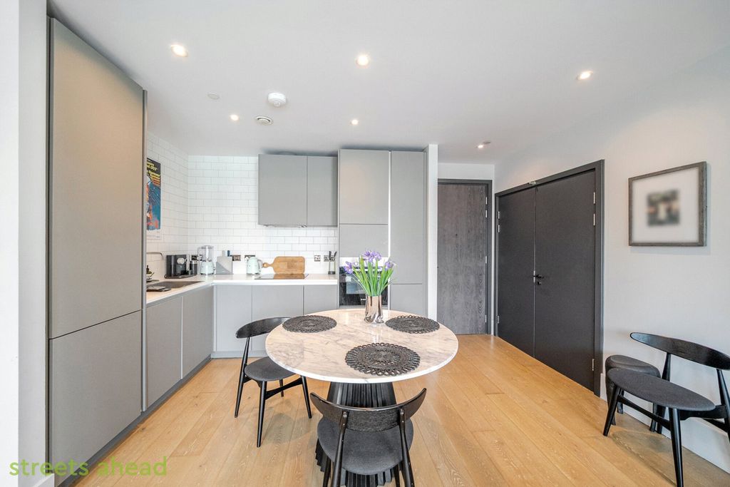 Property photo 2 of 23 Fab3652B-40E2-4F5...