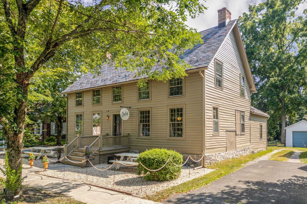 Property photo 1 of 31