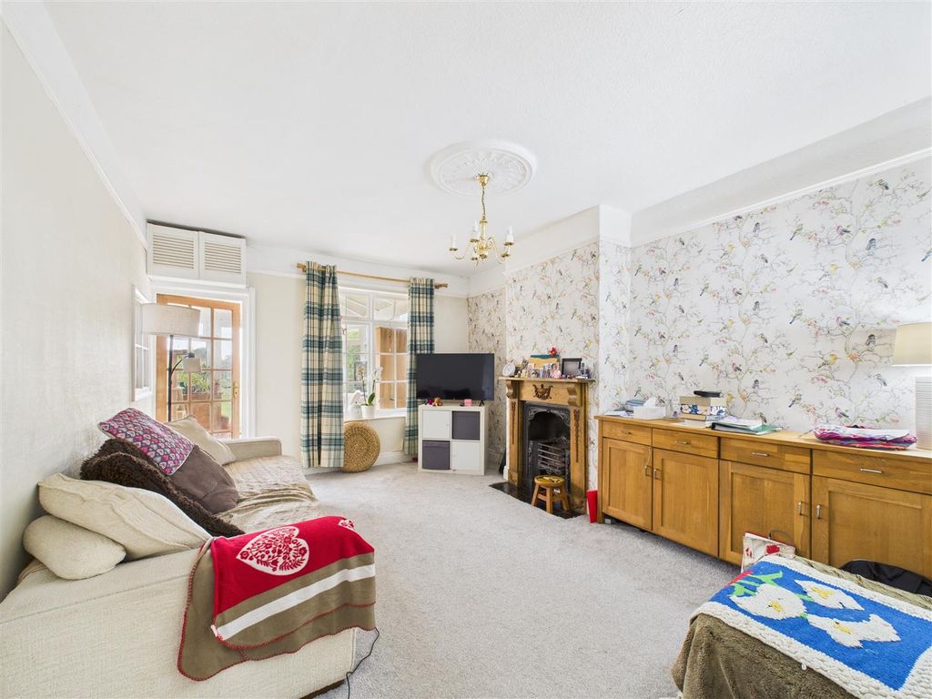 Property photo 2 of 14 Cam03303G0-Pr0238-Still003.Jpg