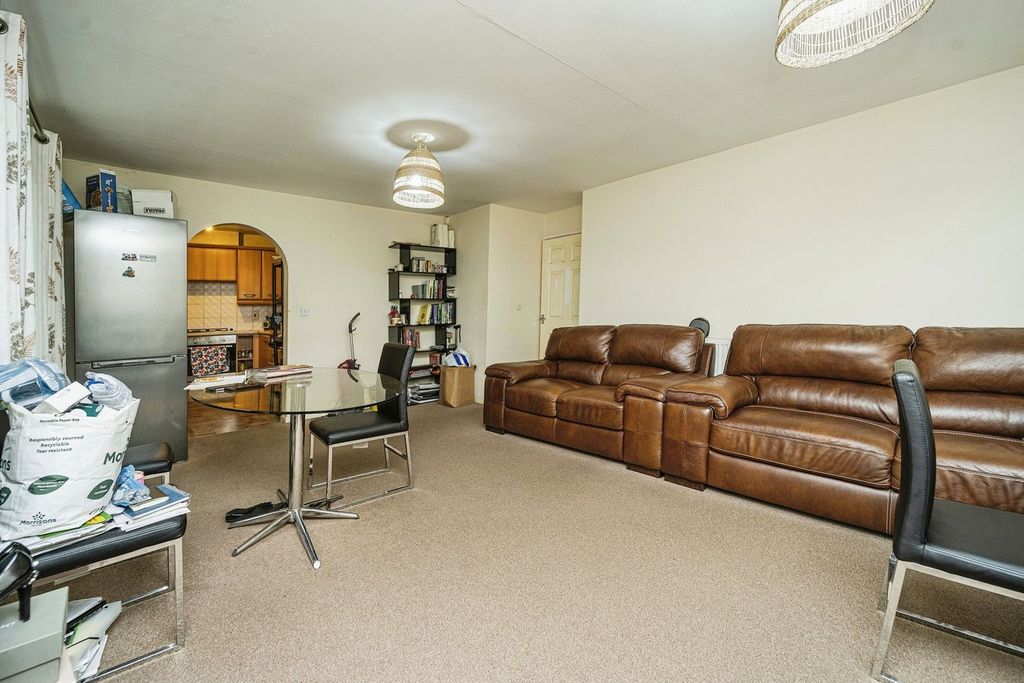 Property photo 3 of 11