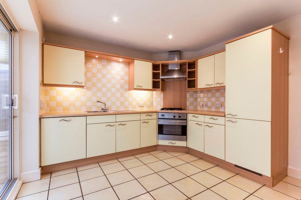 Property photo 3 of 11 Ae3d01c4-d6A3-4d04-B