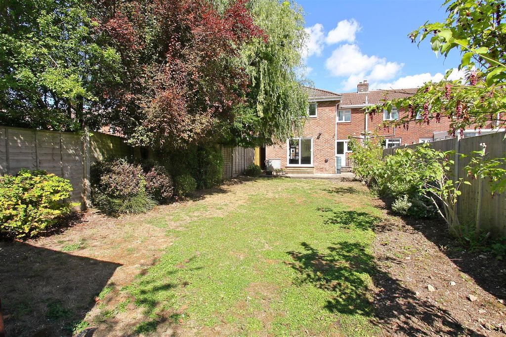 Property photo 2 of 12 22 Evans Close Ph3.Jpg