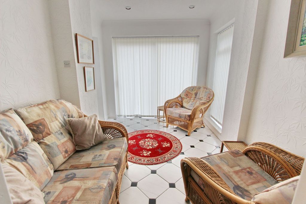 Property photo 2 of 28