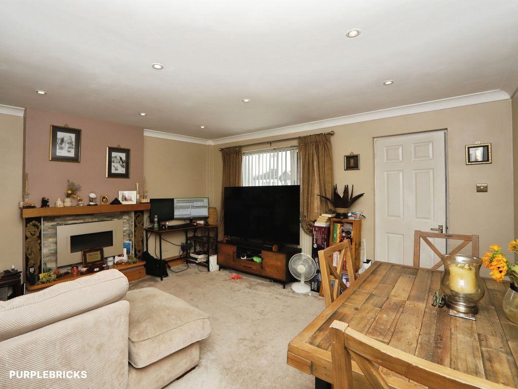 Property photo 3 of 24