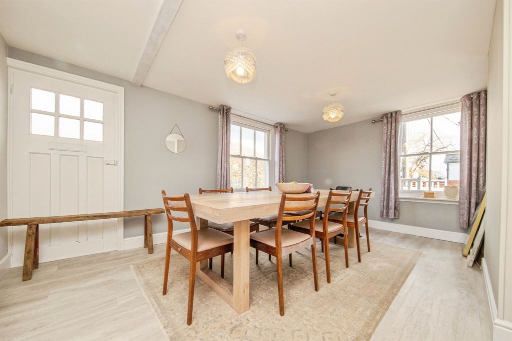 Property photo 3 of 27