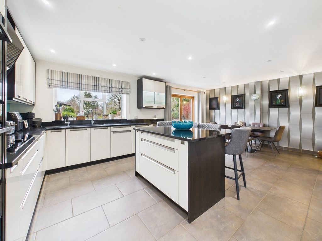 Property photo 3 of 15 Kitchen