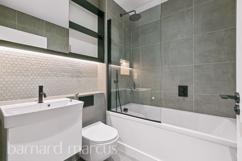 Property photo 3 of 8 Bathroom