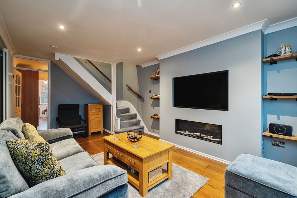 Property photo 2 of 20 Lounge