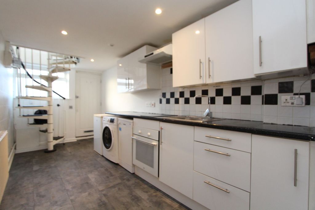 Property photo 1 of 6 Kitchen