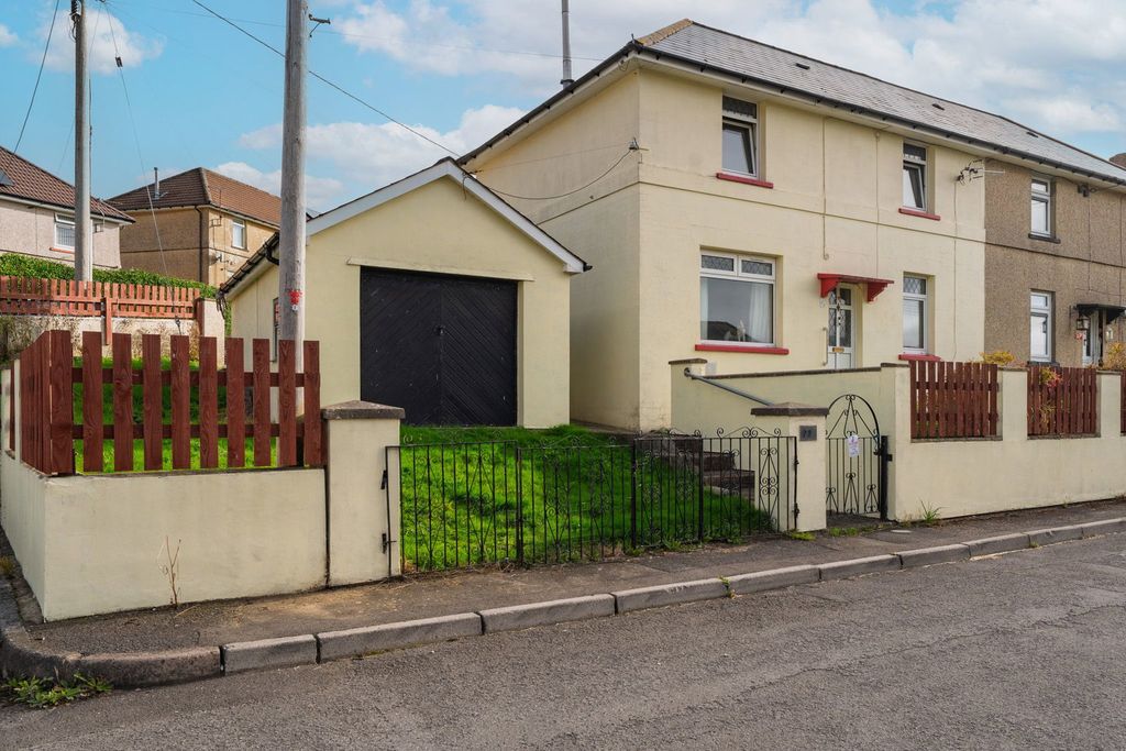 Property photo 2 of 22