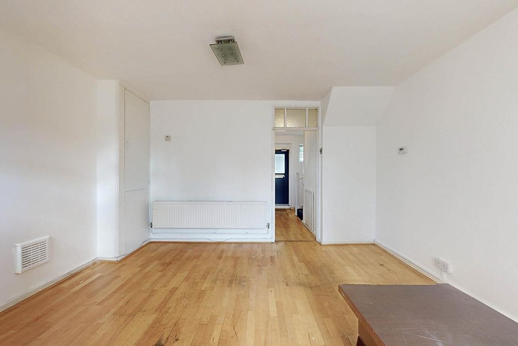 Property photo 3 of 13 W03.Jpg