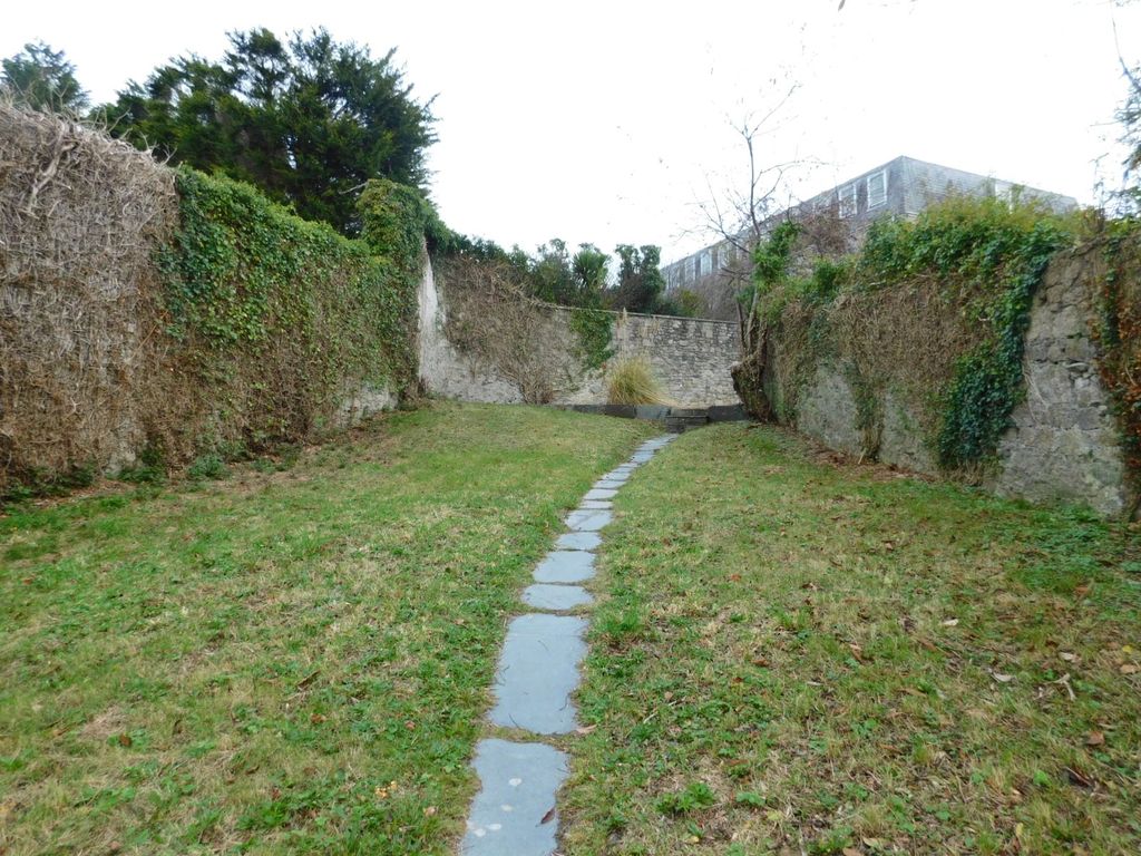 Property photo 3 of 10 Shared Garden