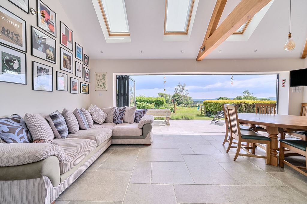 Property photo 3 of 36