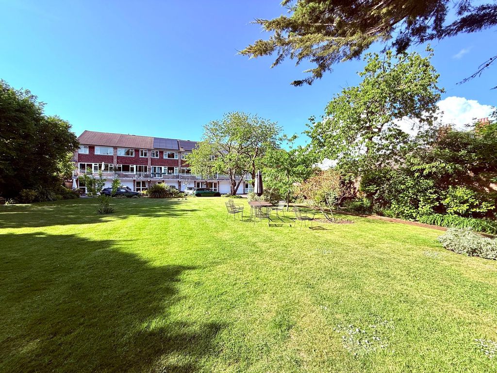 Property photo 2 of 21