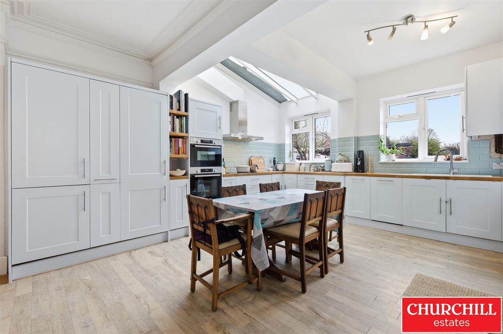 Property photo 3 of 32