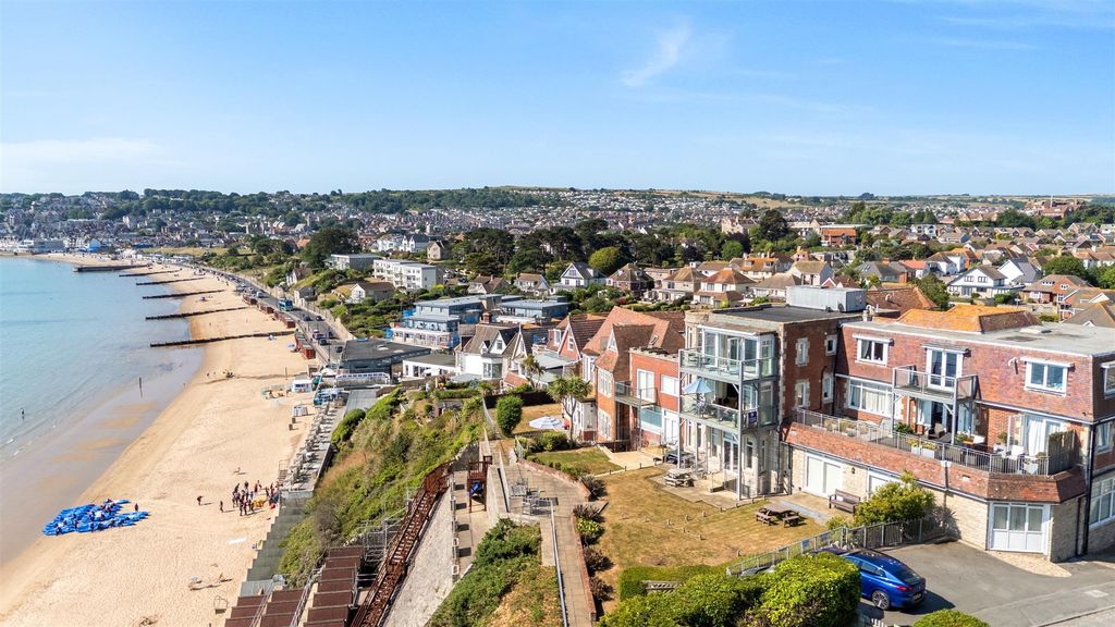 Property photo 3 of 30 Highcliffe.Png