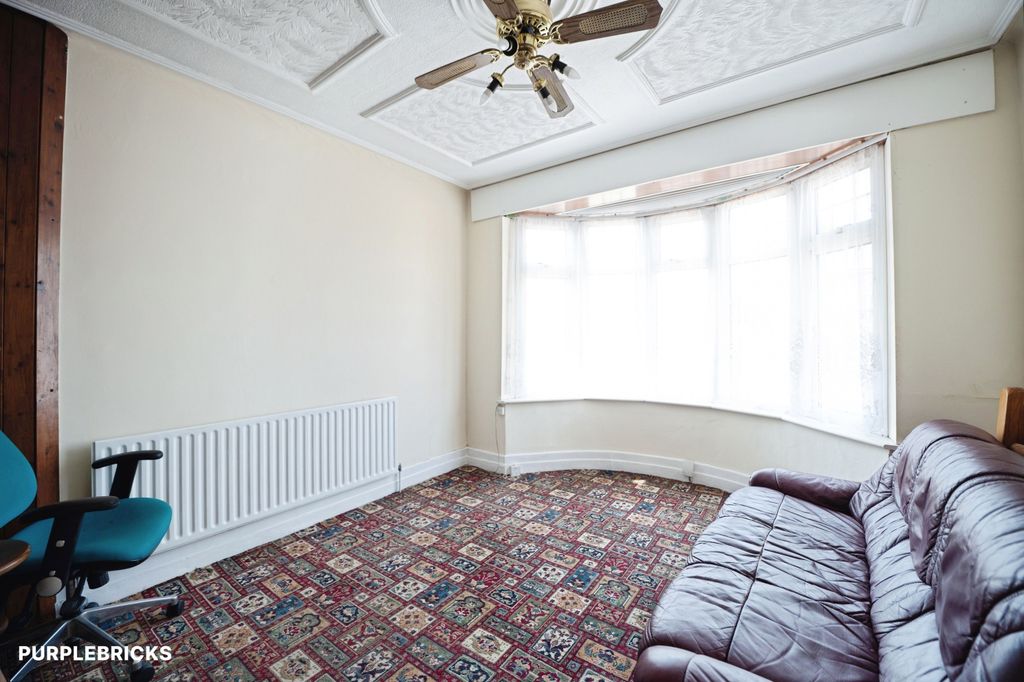 Property photo 3 of 32