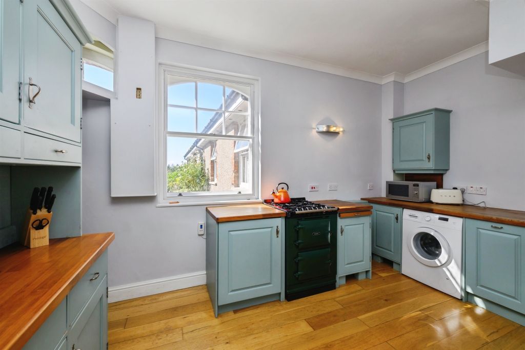 Property photo 3 of 17