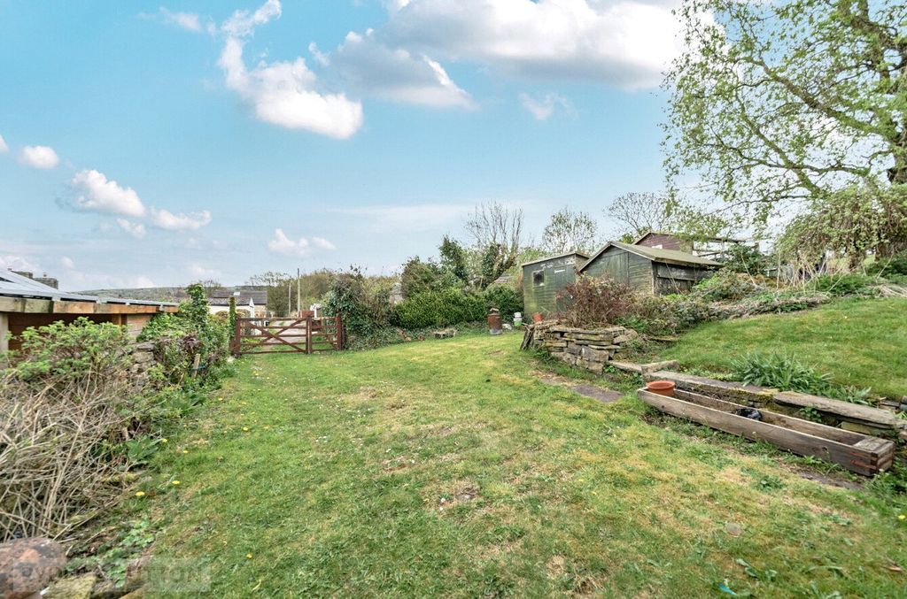 Property photo 2 of 35 Garden/Parking