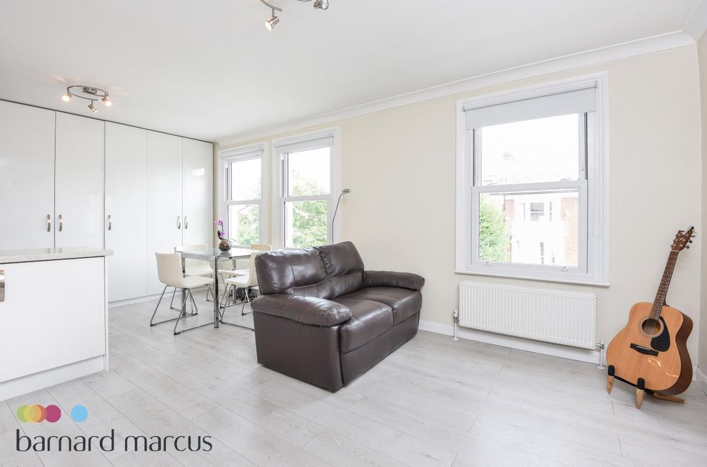 Property photo 1 of 7 Bedroom 1