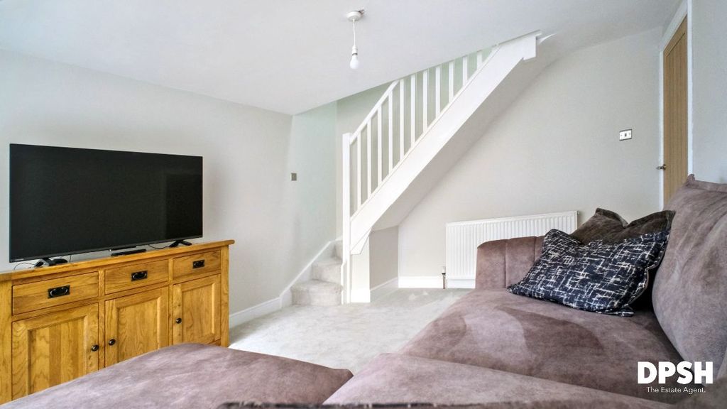 Property photo 2 of 27