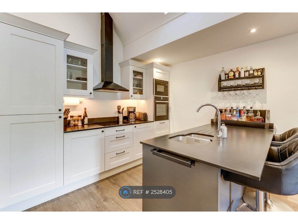 Property photo 2 of 7 Kitchen