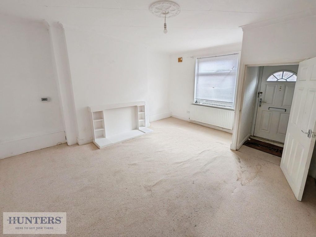 Property photo 3 of 13 Lounge
