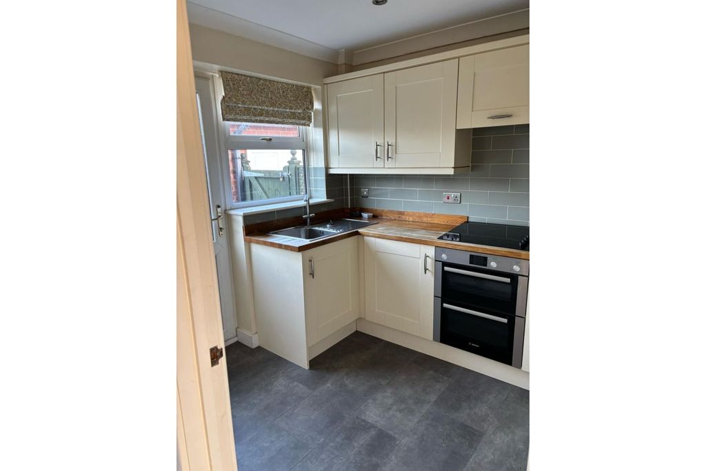 Property photo 2 of 15 Kitchen