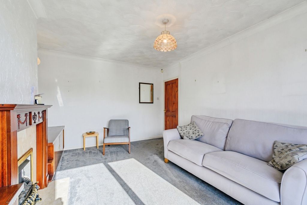 Property photo 3 of 17 Living Room