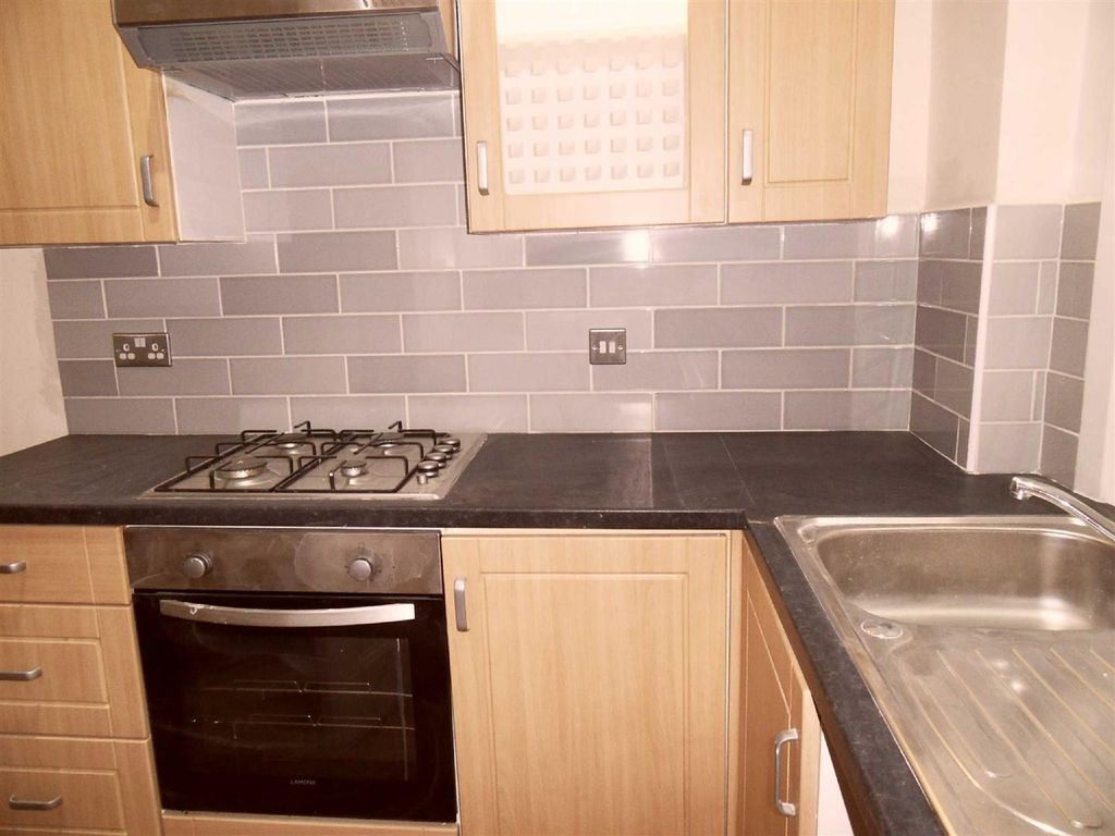 Property photo 2 of 8 Kitchen