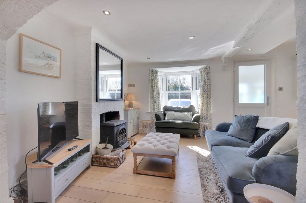 Property photo 3 of 17 Sitting Room