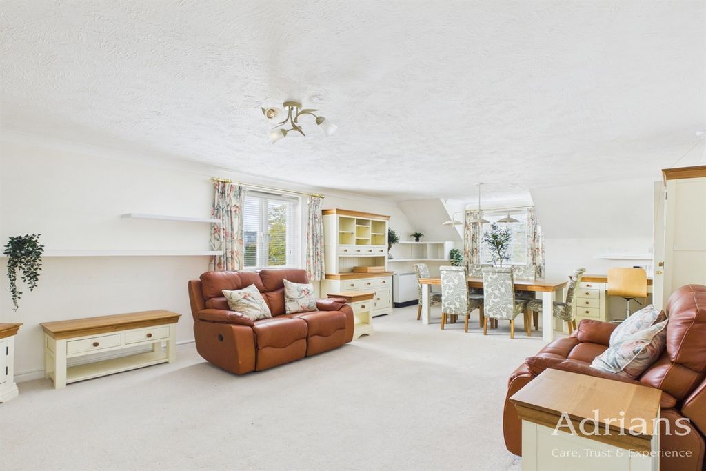 Property photo 1 of 18 (Main)