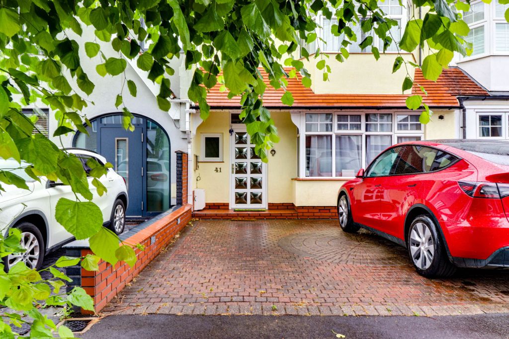 Property photo 1 of 33