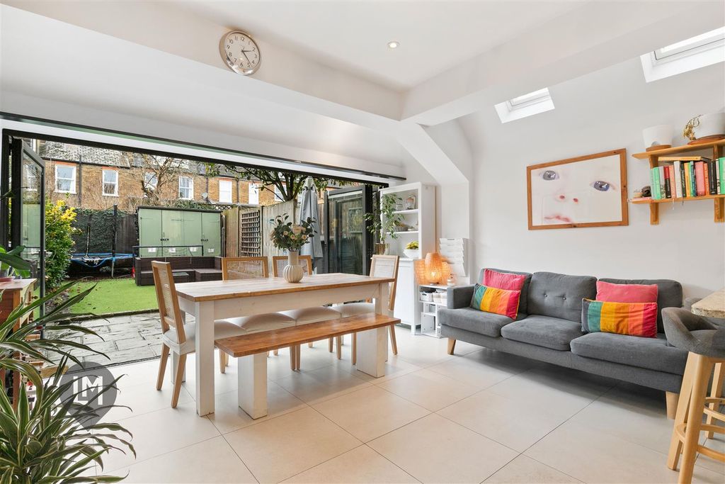 Property photo 2 of 8 Kitchen/Dining