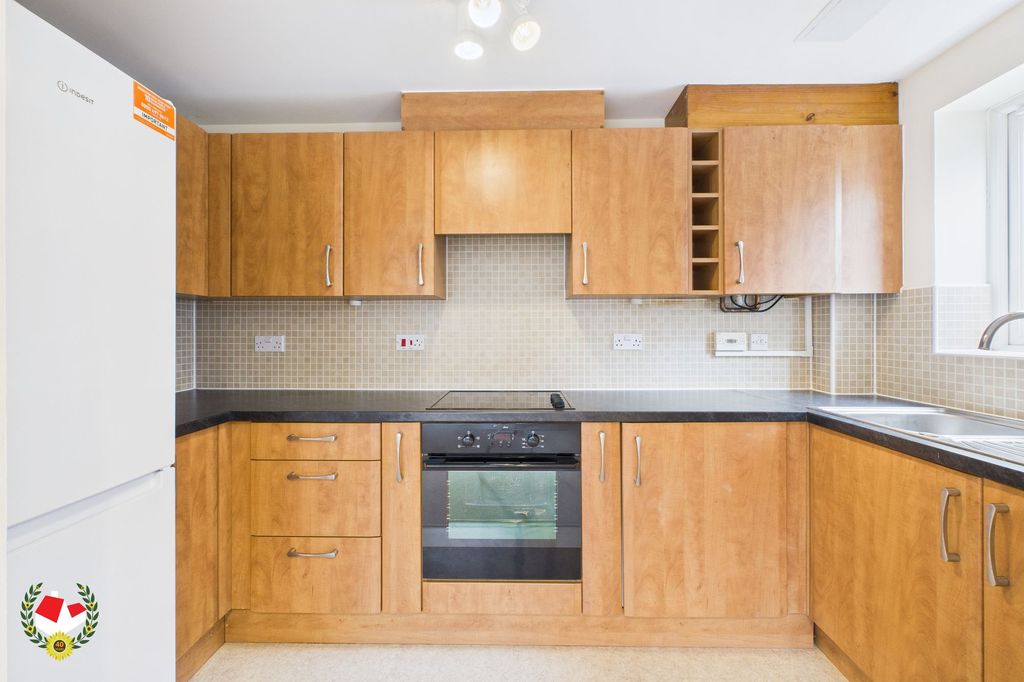 Property photo 3 of 9