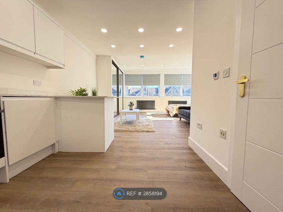 Property photo 1 of 6 Flat 14 - Furnished Example